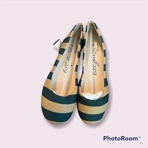 LILLYBEE U TAN GREEN FLATS SHOES SIZE 8 NEW NO TAGS